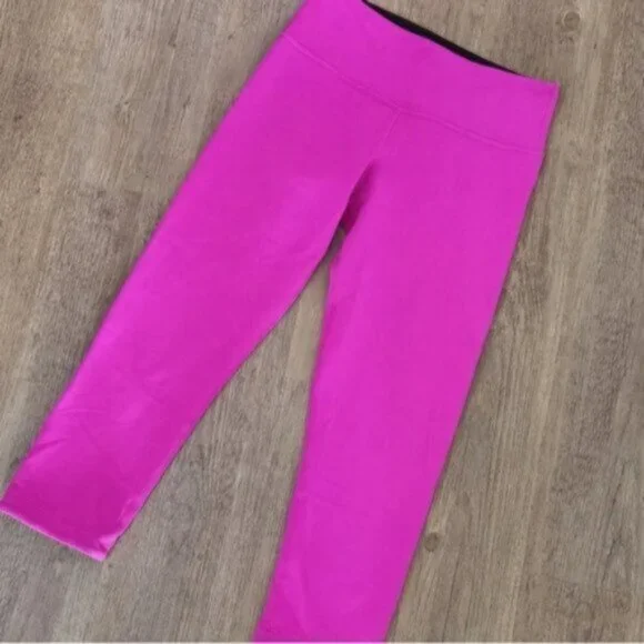 Lululemon Wunder Under hot pink crops 19" - Picture 3 of 7